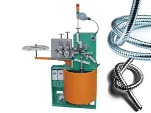 Máquina para producción de mangueras flexibles